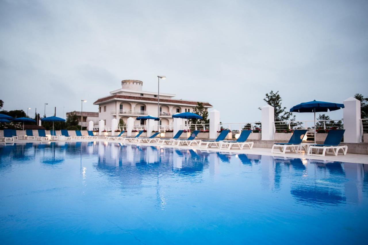 Club Azzurro Hotel & Resort Porto Cesareo Exteriör bild