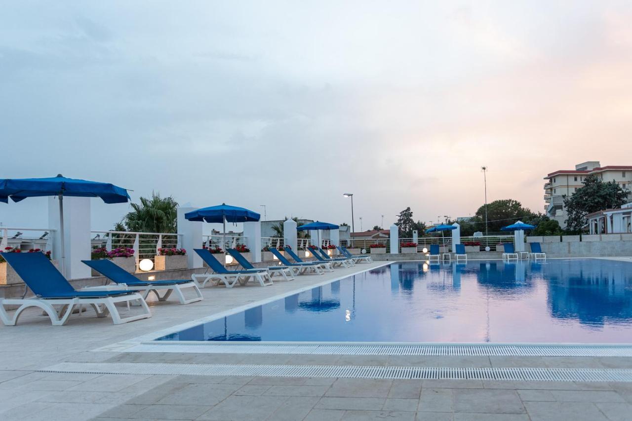 Club Azzurro Hotel & Resort Porto Cesareo Exteriör bild