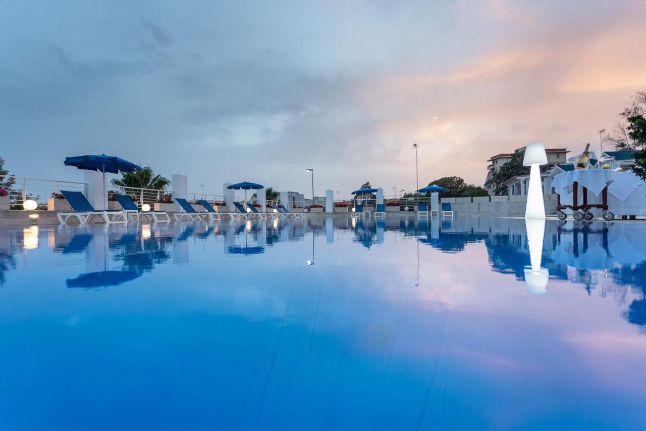 Club Azzurro Hotel & Resort Porto Cesareo Exteriör bild