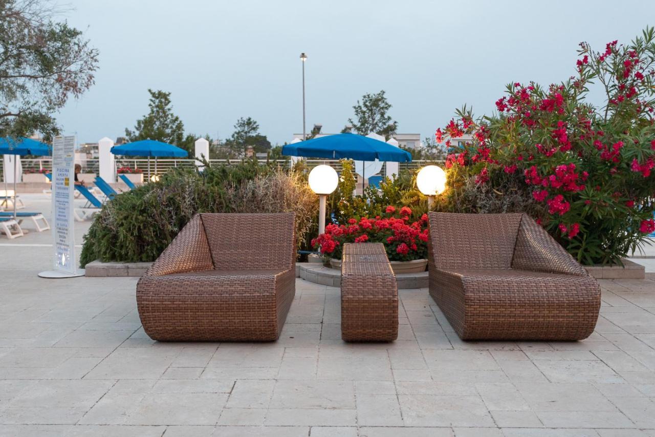 Club Azzurro Hotel & Resort Porto Cesareo Exteriör bild