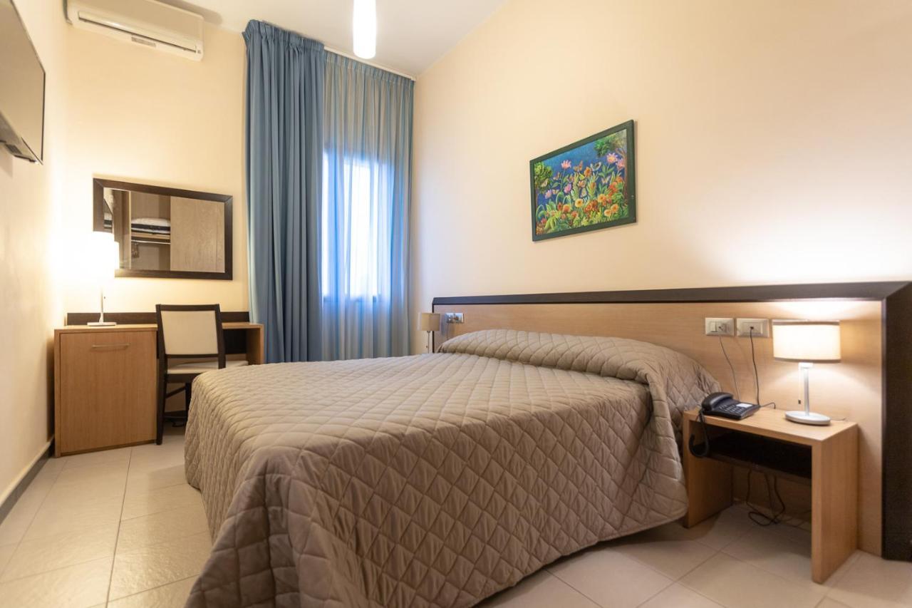 Club Azzurro Hotel & Resort Porto Cesareo Exteriör bild