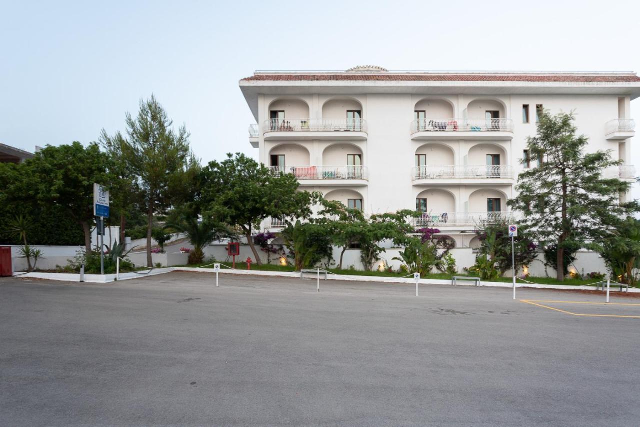 Club Azzurro Hotel & Resort Porto Cesareo Exteriör bild